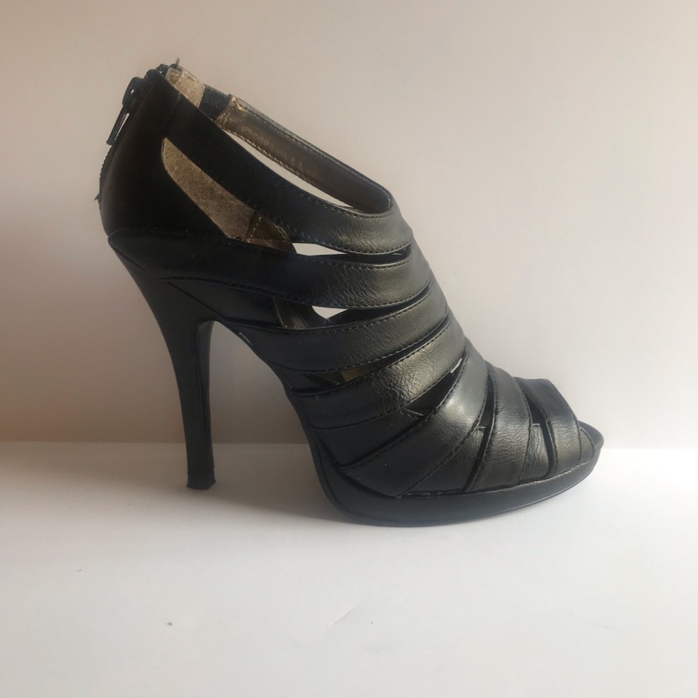 strappy ankle zip up  heel booty /shoe Diba